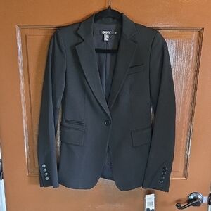 DKNY-Black short long sleeved collared Blazer Sz 2 NWT.